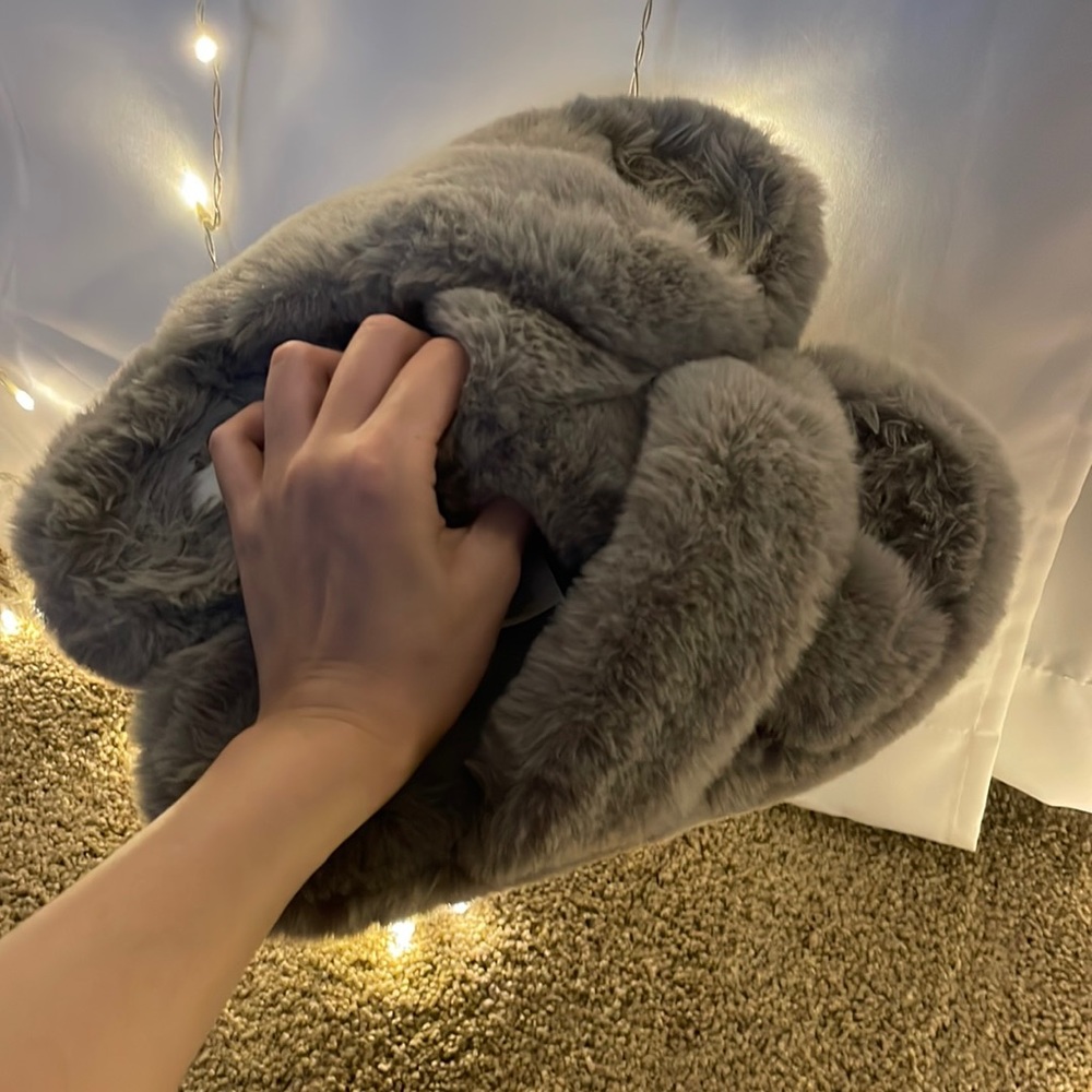 H&M fluffy slippers
